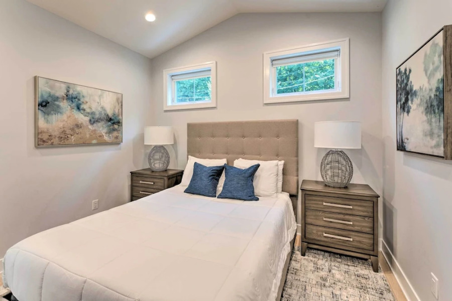 Fantastic House: Balcony, Steps to Lake Como!