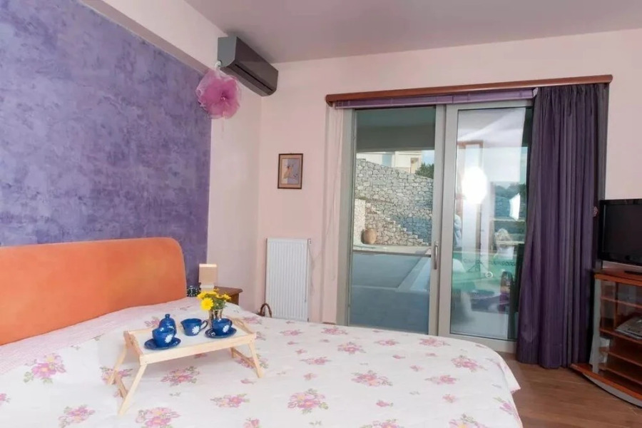 Aelia Luxurious Villa With Pool