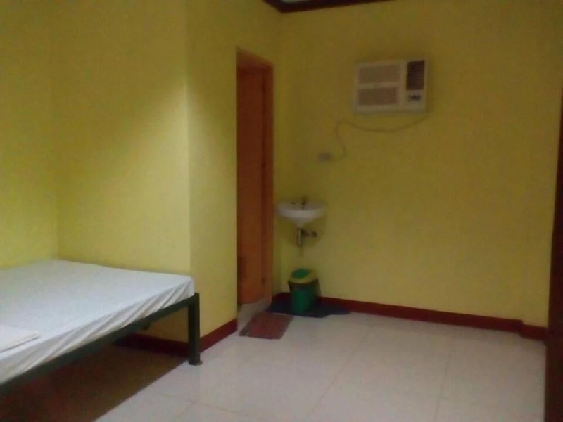 RMS Travellers Inn - Hostel