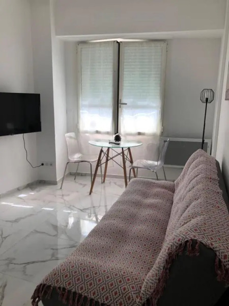 Super petit 2 pièces à 2 minutes de la plage