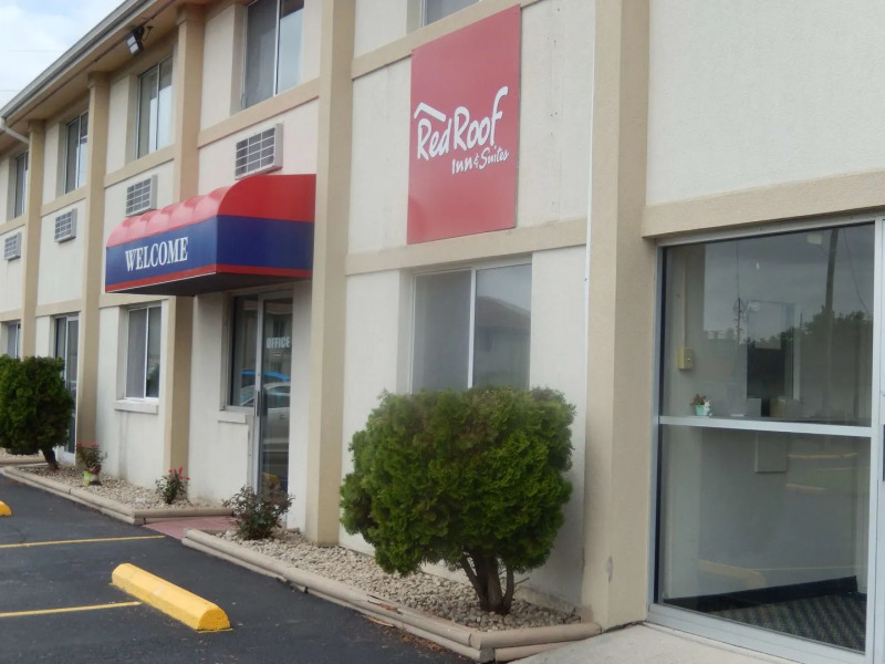 Red Roof Inn & Suites Wapakoneta