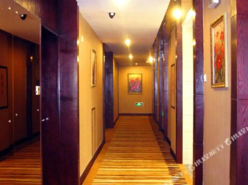 Yufeng Business Hotel