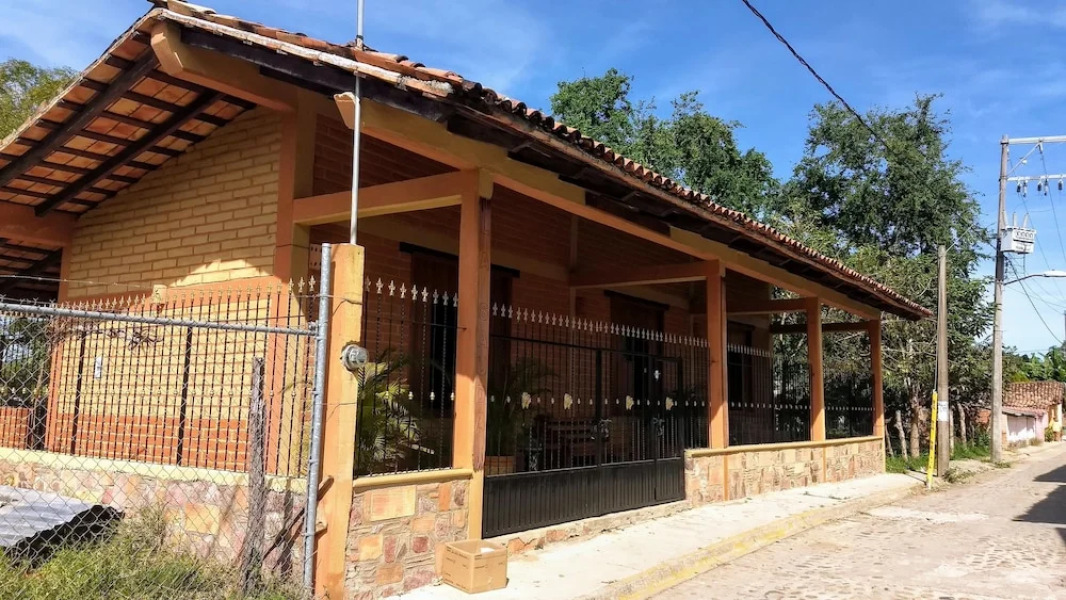 La Joya De Tuito Bed & Breakfast