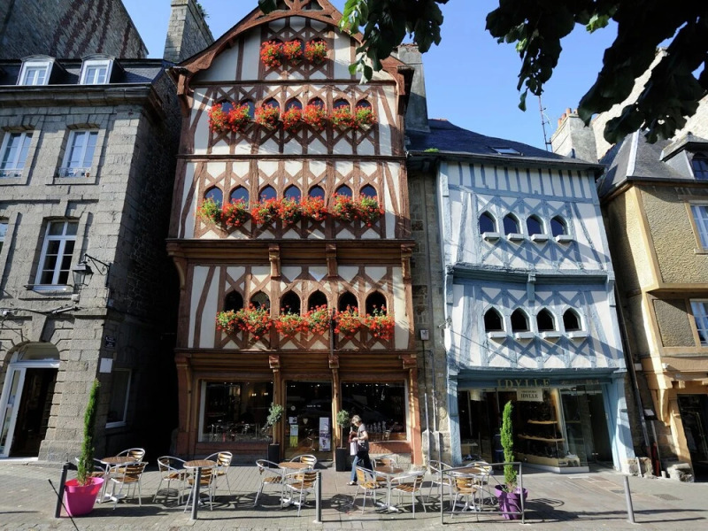 Modern House in Brittany Near the Pink Granite Coast