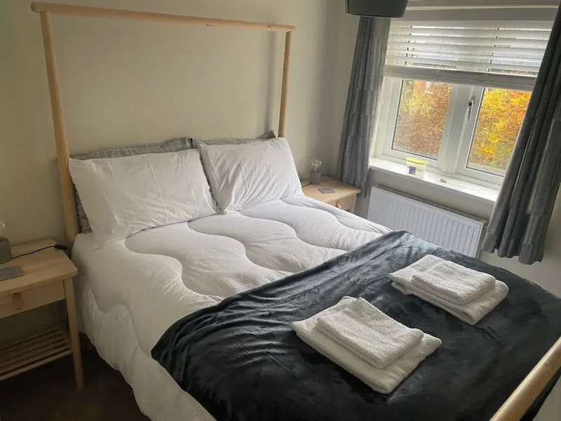 Modern 2-bed House and Parking Tibshelf Derbyshire