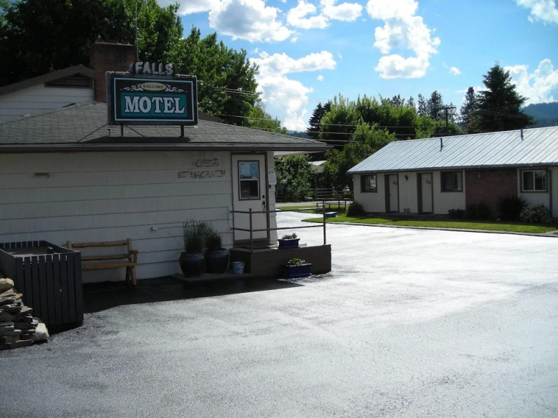 Falls Motel