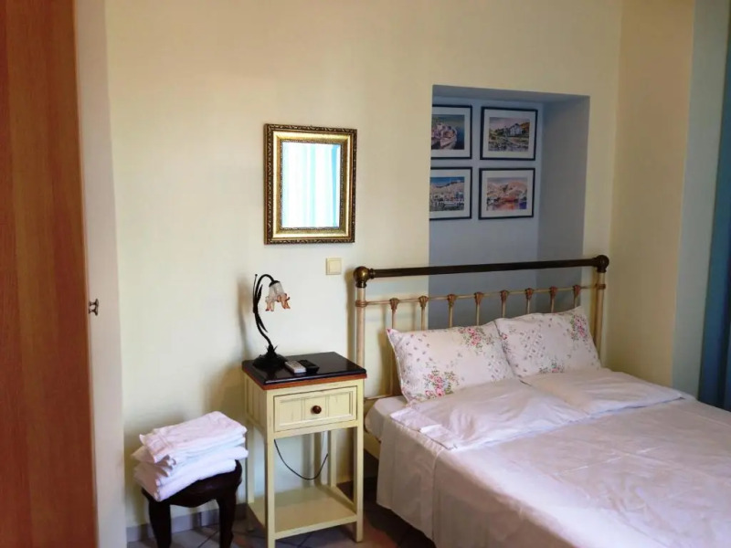 Antouanetta Apartments