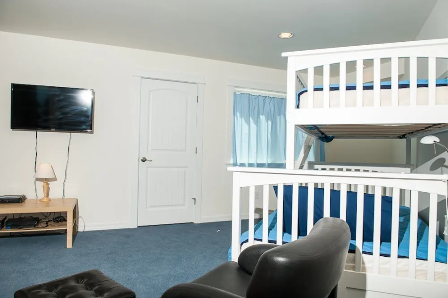 The Lighthouse 3 Br home by RedAwning