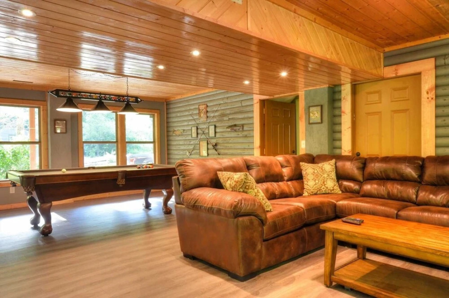Rippling Waters Lodge 3 Bedroom Cabin by RedAwning