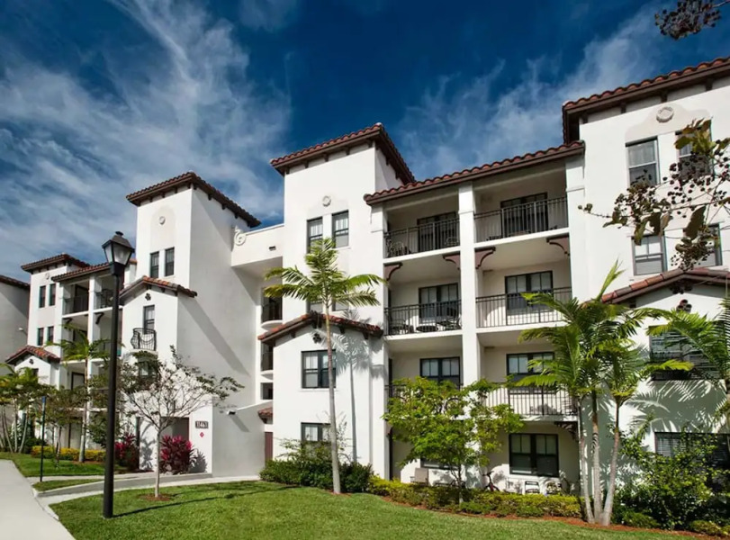 LYX Suites at Amli in Doral