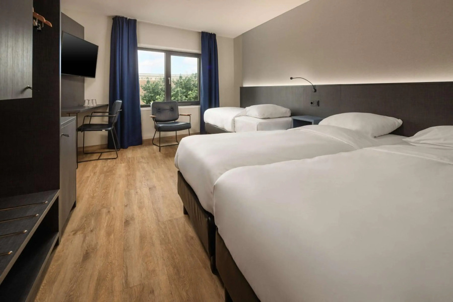 Отель DoubleTree by Hilton Rotterdam Centre