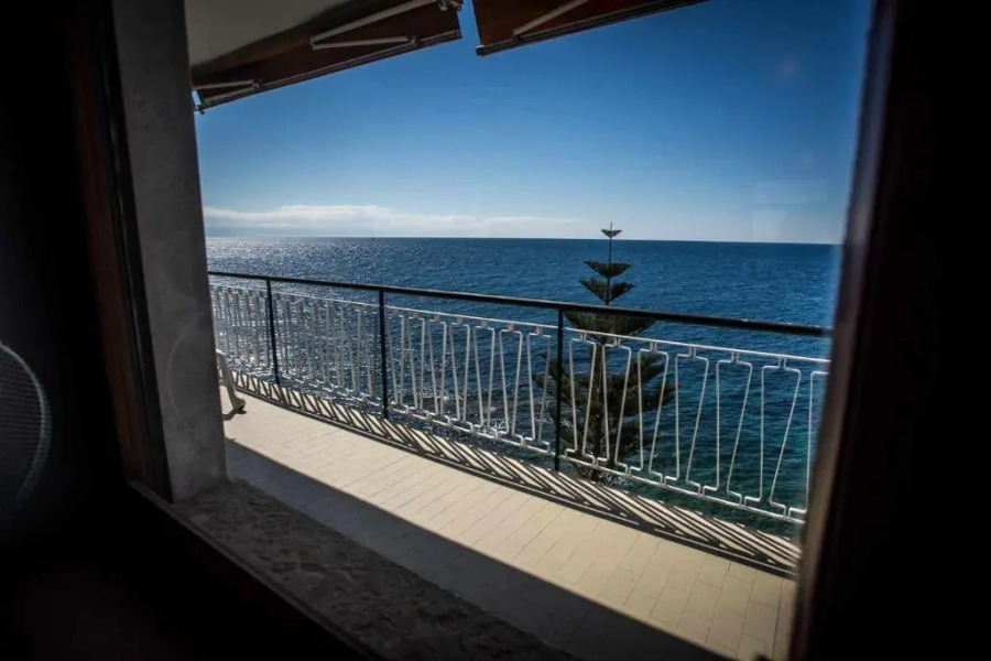 Appartamento in locazione sul mare ad Ospedaletti con piena vista mare