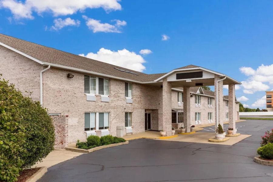 Econo Lodge Inn & Suites Fairview Heights near I-64 St Louis