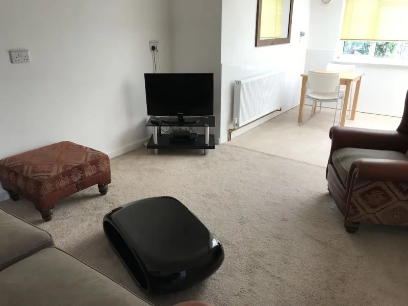 3 bed Bungalow minutes from the beach