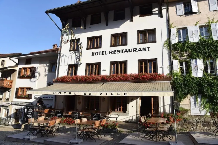 Hotel De Ville