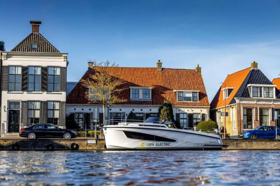 Delphia 10 Lounge een Uniek Verblijf op het Water met Veel Mogelijkheden