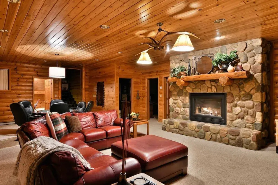 Majestic Moose Lodge 5 Bedroom Home by RedAwning