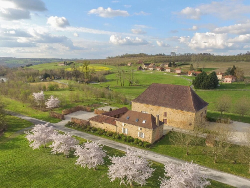 Cottage on a Beautiful Lake With a Lovely Garden and Courtyard