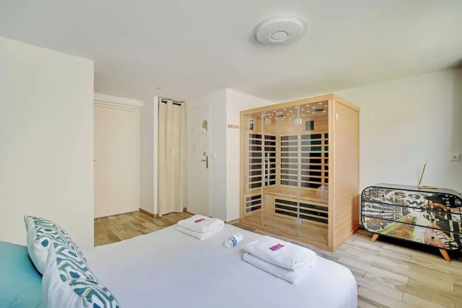 Amazing Duplex With Sauna 1br/4p in the Heart of the City of Orly