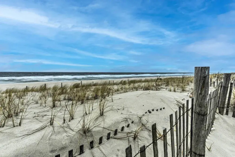 Seaside Park Apt: Outdoor Shower, Walk to Beach!
