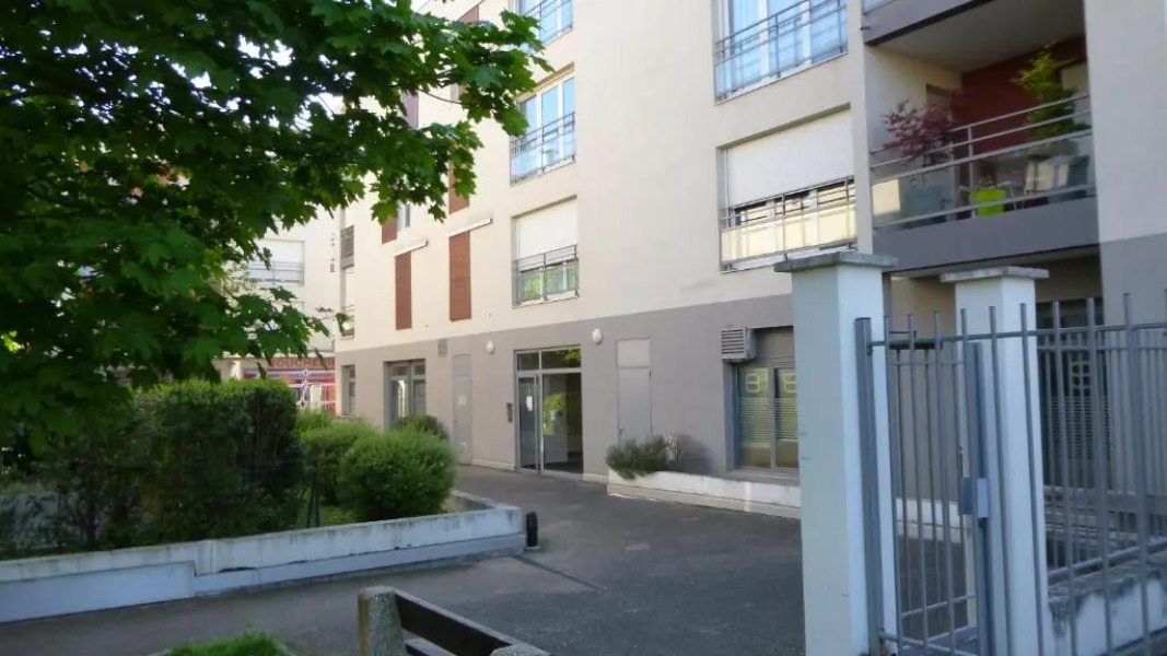 Appartement tout équipé avec piscine proche Stade OL et EUREXPO