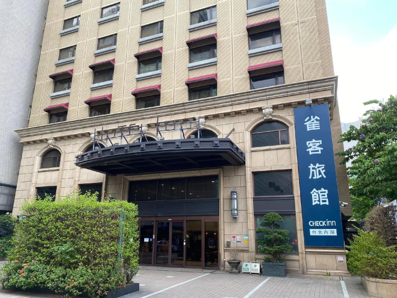 Hotel June