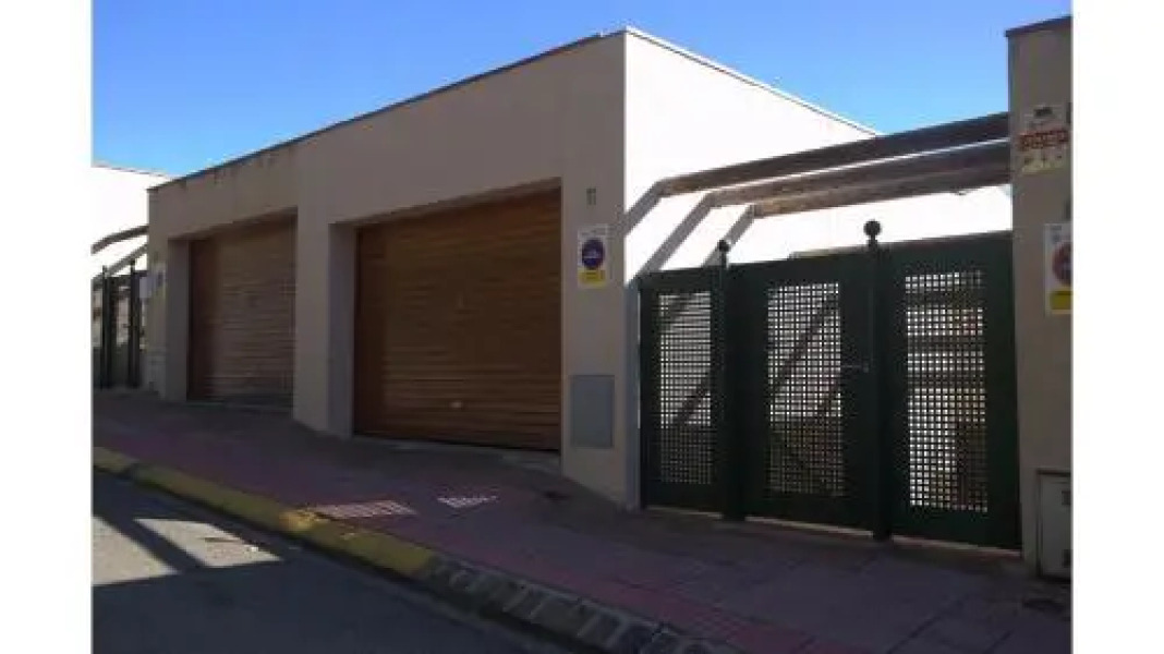 Margaret's Family House with pool and parquing