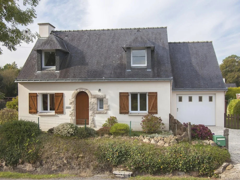 Classic Holiday Home in Riec-sur-bélon With Private Garden