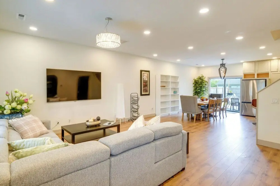 1 Mi to Downtown: New Albany Home w/ Yard