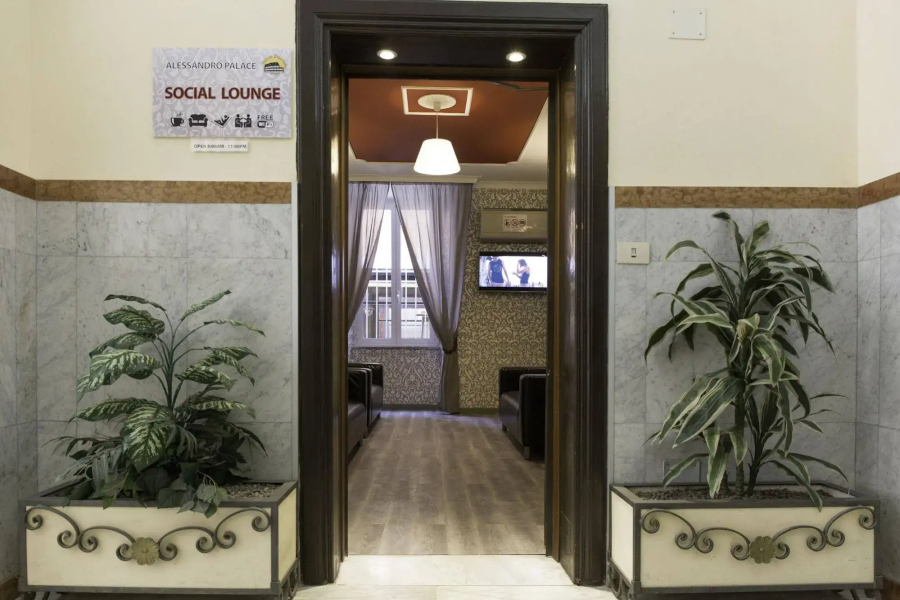 Alessandro Palace & Bar - Hostel
