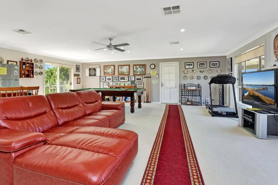 Noble Willow Estate Lovedale. Super Spacious, with views and pool