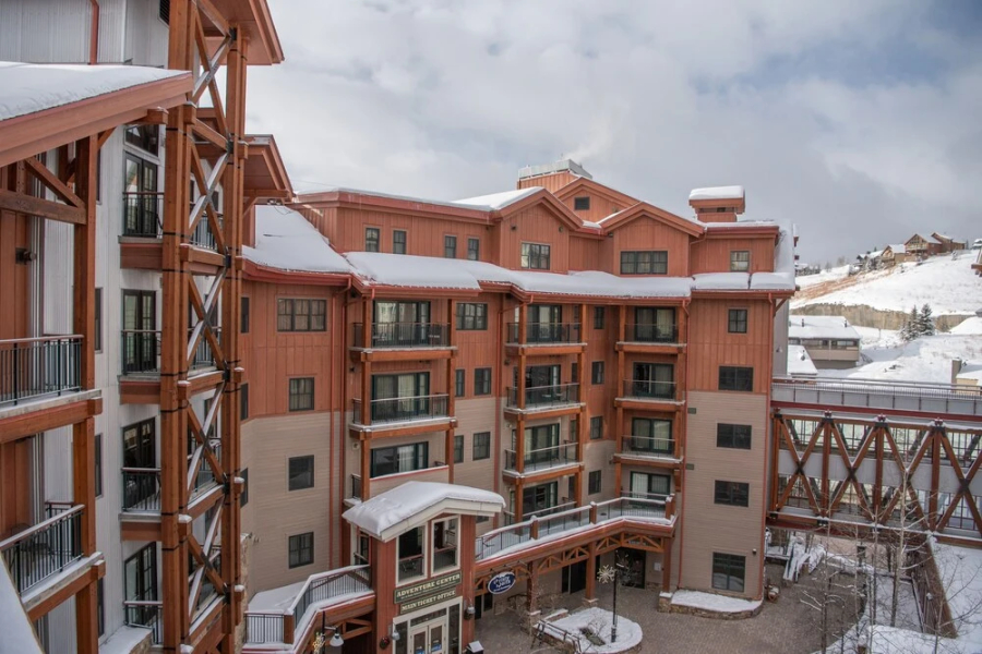 Large 3 Bedroom Bathroom In Mountaineer Square Condo - No Cleaning Fee! by RedAwning