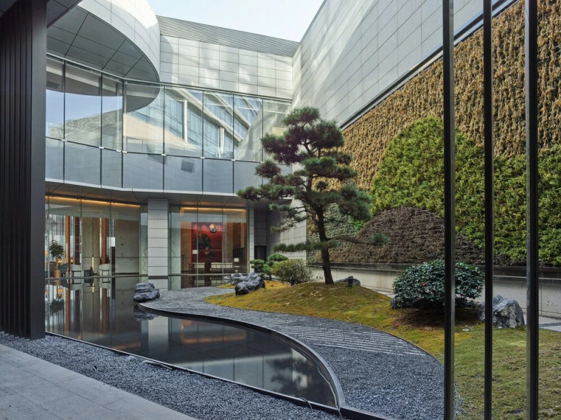 HUALUXE Nanjing Yangtze River by IHG