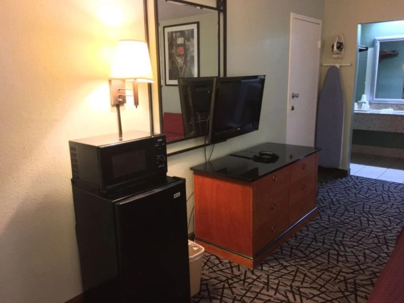 Excellent Inn & Suites