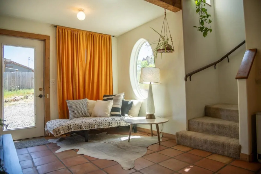 Pet Friendly Downtown Green Cabin Haven