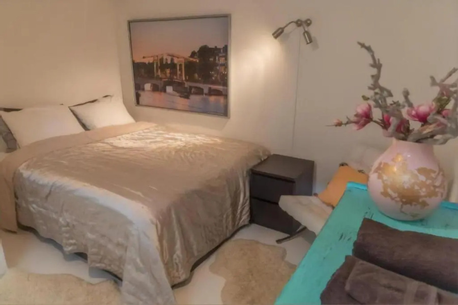 Houseboat Ark van Amstel