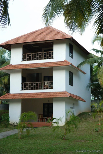 Estuary Sarovar Premiere , Poovar Island