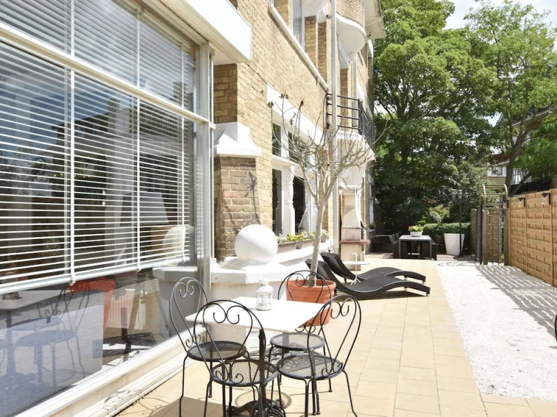 Former Hotel in the Centre and Near the Beach in Panne
