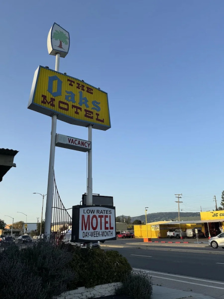 The Oaks Motel