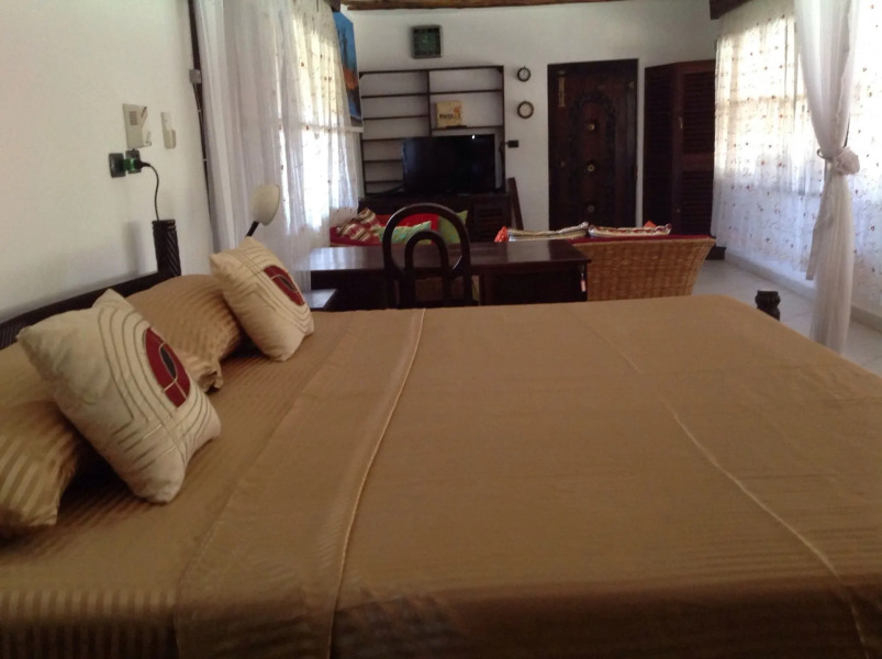 Queen K Cottages At Chrystal Homes