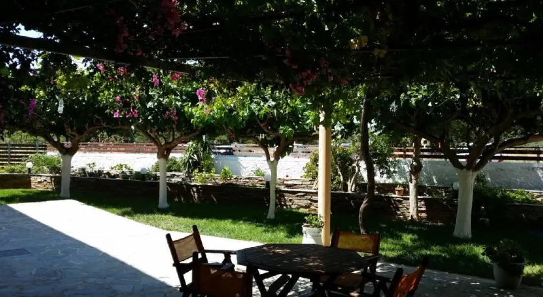 Elias Rooms & Studios