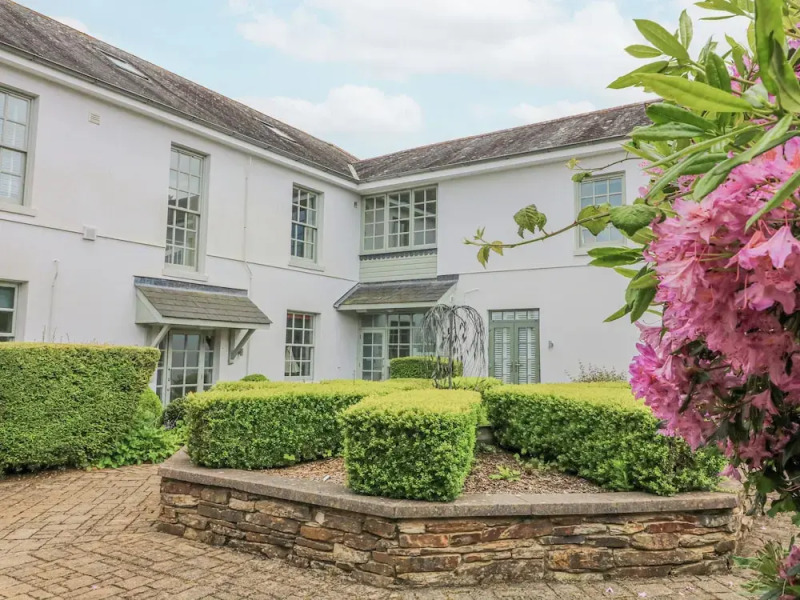 4 The Manor House Hillfield Village