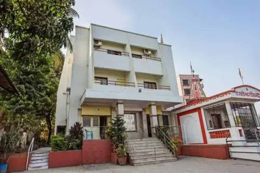 Oyo 24889 Prabhat Plaza