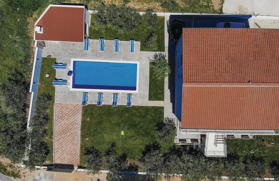 Nice Home in Kastel Kambelovac With Wifi and 4 Bedrooms