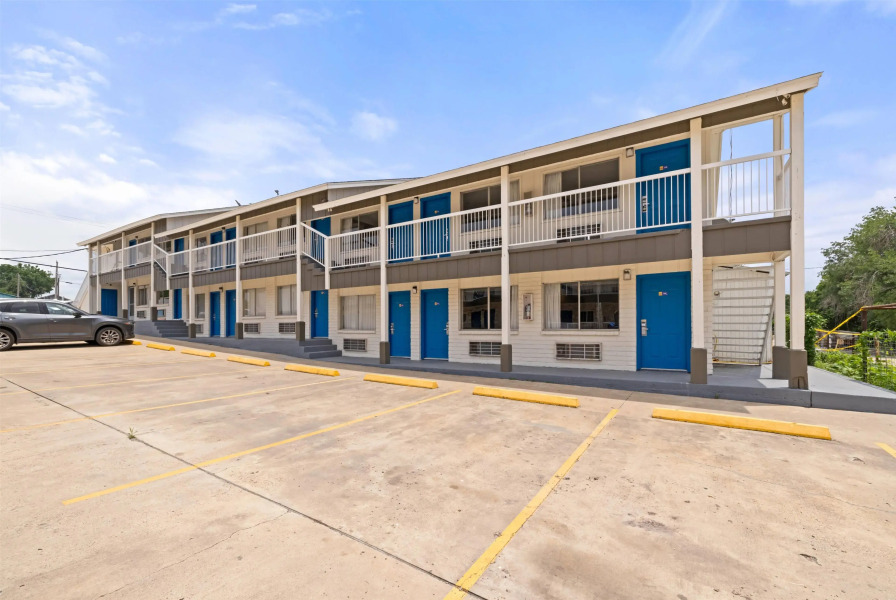 Days Inn by Wyndham Kenedy/Karnes City