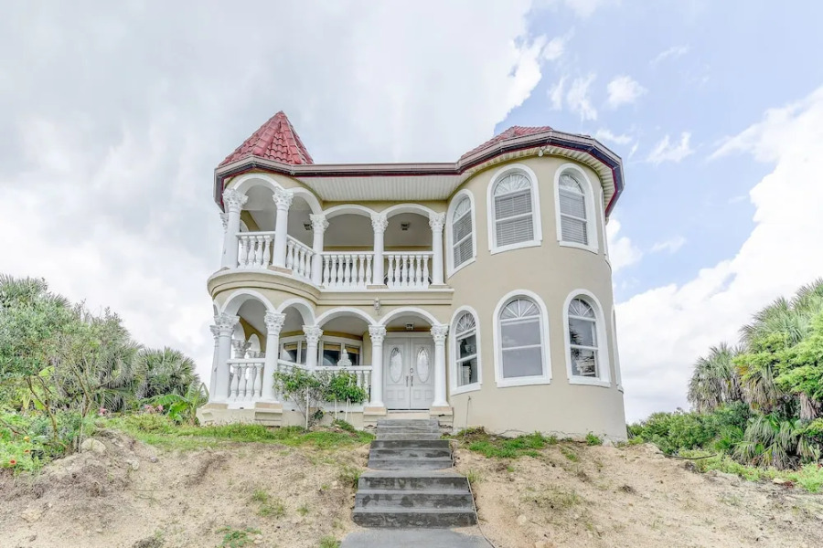 Castle by the Sea by Vtrips