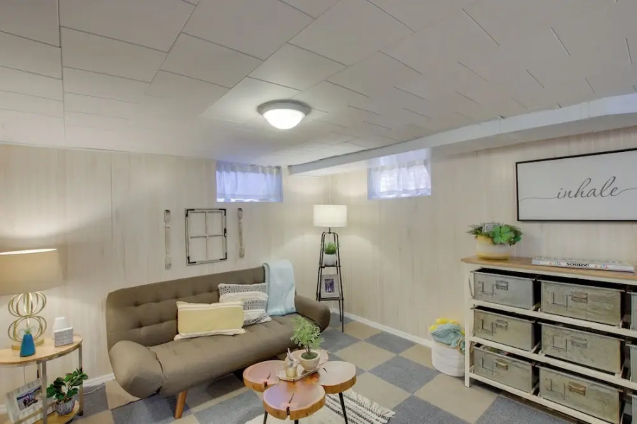 Family Home, 1 Block to Lake Michigan Beach!