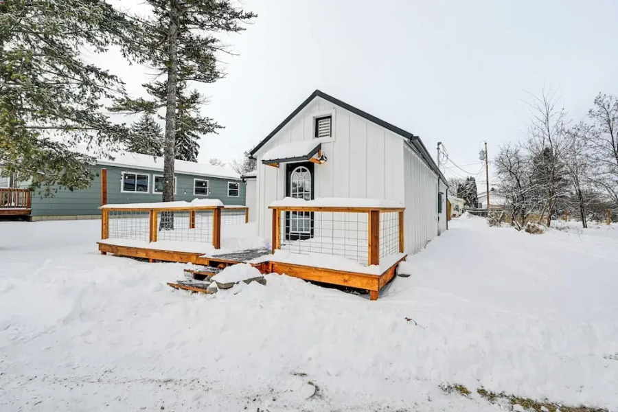 1 Mi to Main Street Polson: Updated Home w/ Deck!