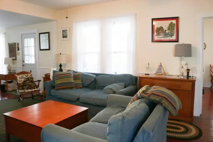 5449 Emerald 5 Bedroom Home by RedAwning