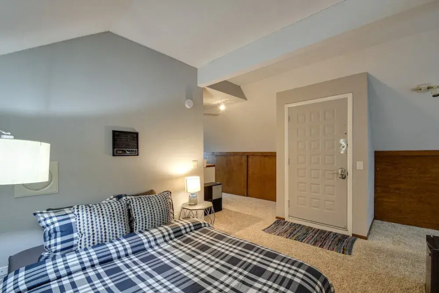 Large Home w/ Game Room, 4 Mi to Mississippi River